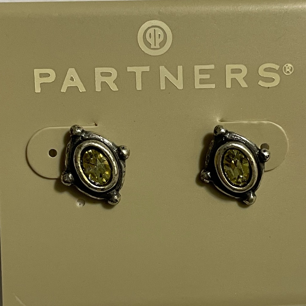 Vintage peridot-like silver earrings